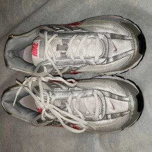 Flawed Nike Initiator 7.5